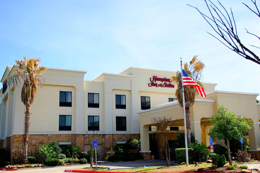 hotels with balcony in College Station