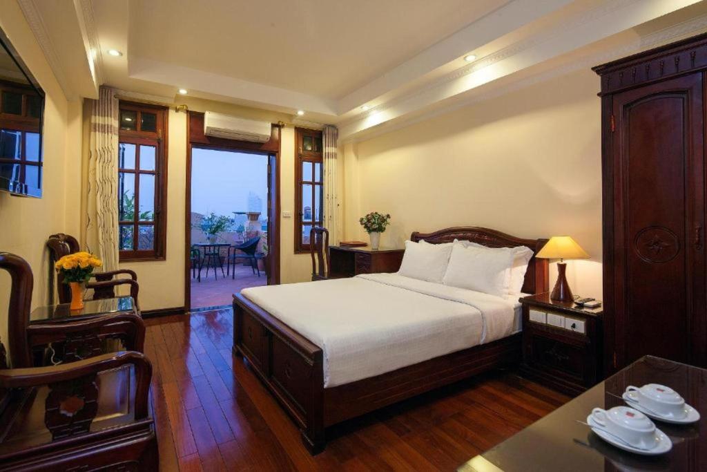 hotels with balcony in Hanoi Thng Long Imperial Citadel