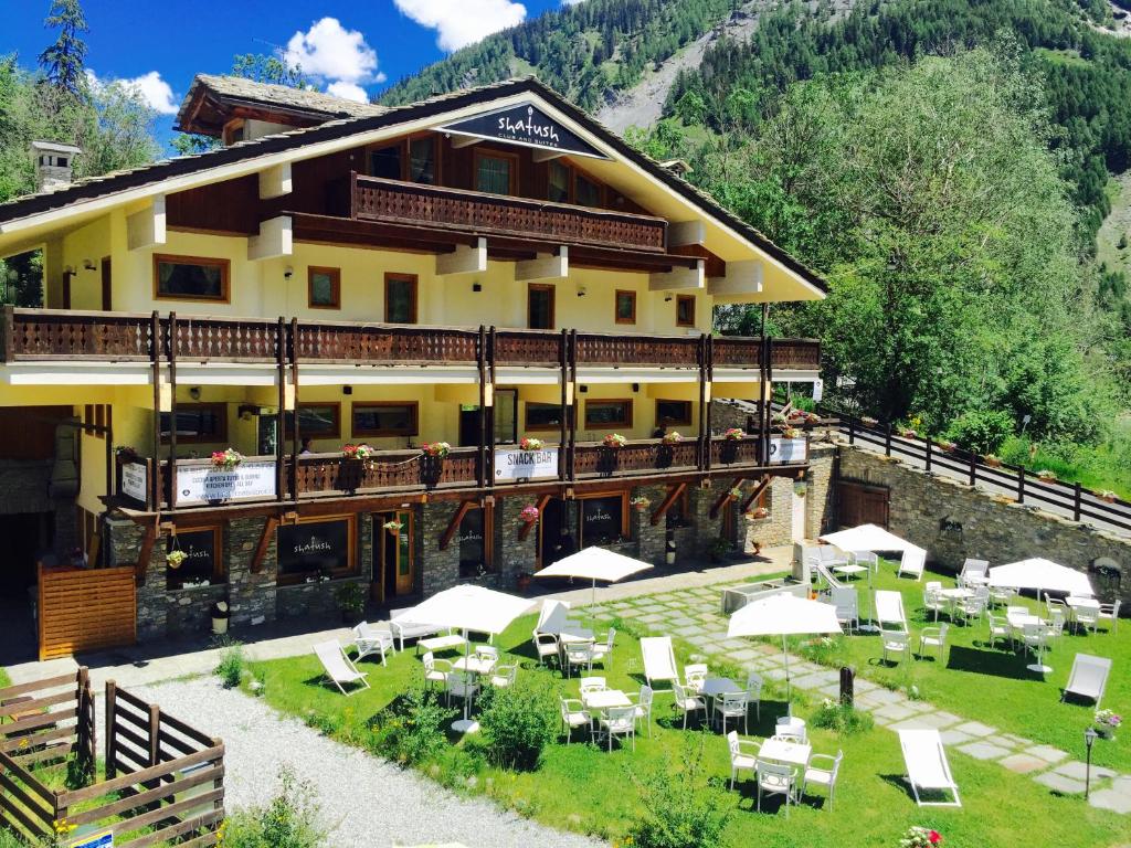 hotels with balcony in Courmayeur