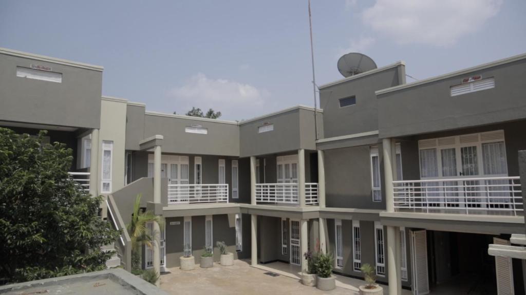 hotels with balcony in Entebbe