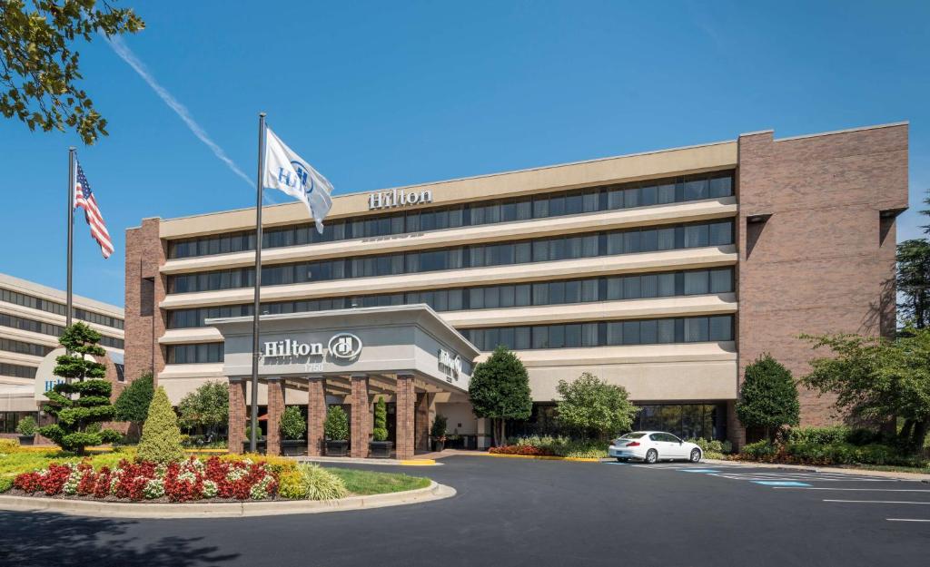 hotels with balcony in Bethesda