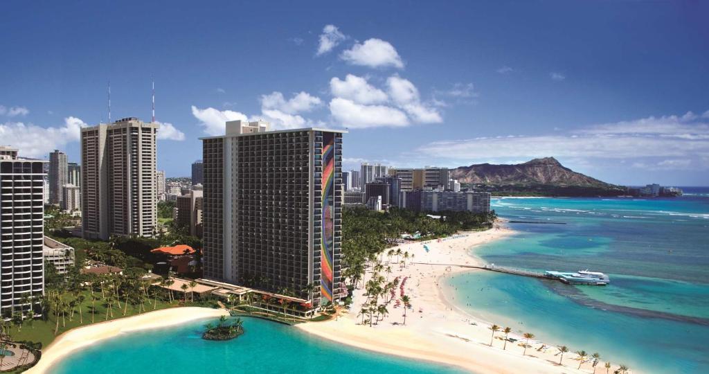 hotels with balcony in Honolulu