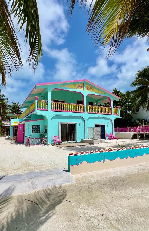 hotels with balcony in Caye Corker