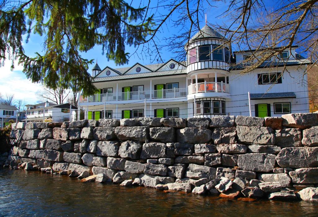 hotels with balcony in The Catskills