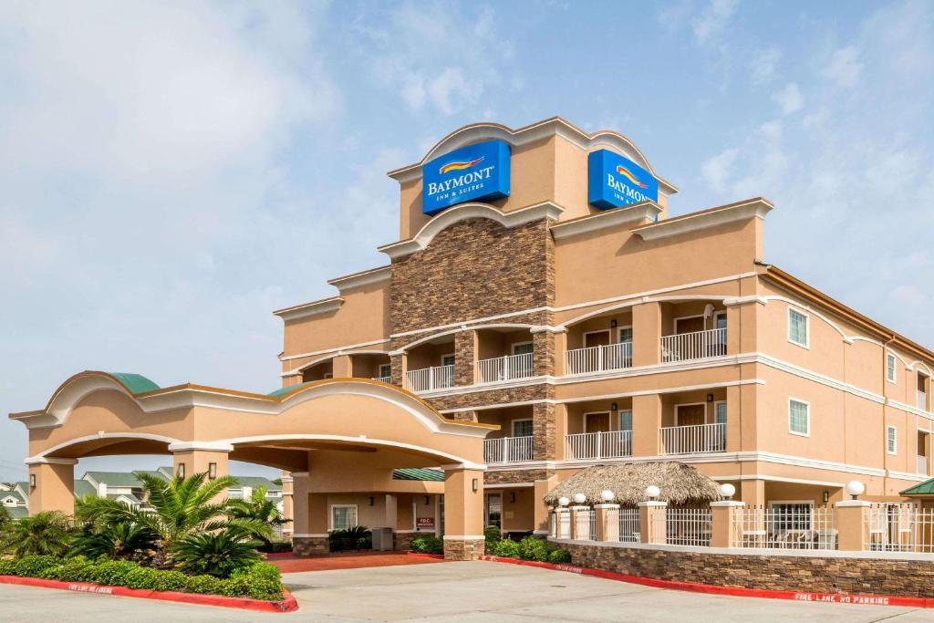 hotels with balcony in Galveston