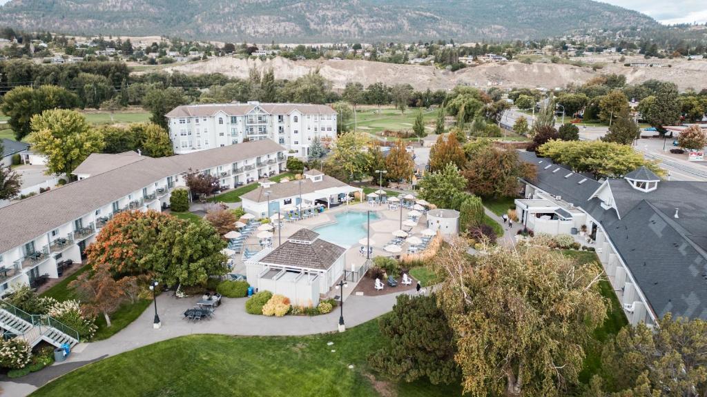 hotels with balcony in Penticton