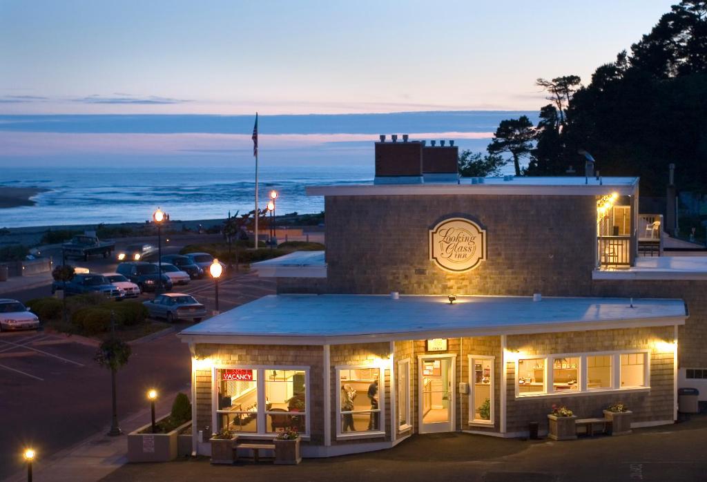 hotels with balcony in Lincoln City