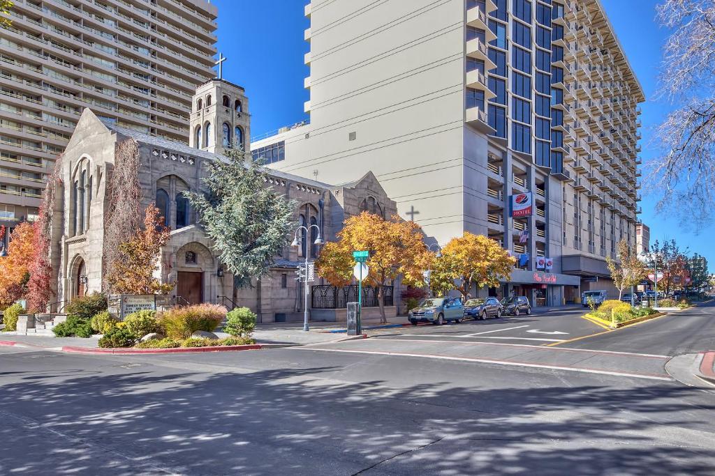 hotels with balcony in Reno