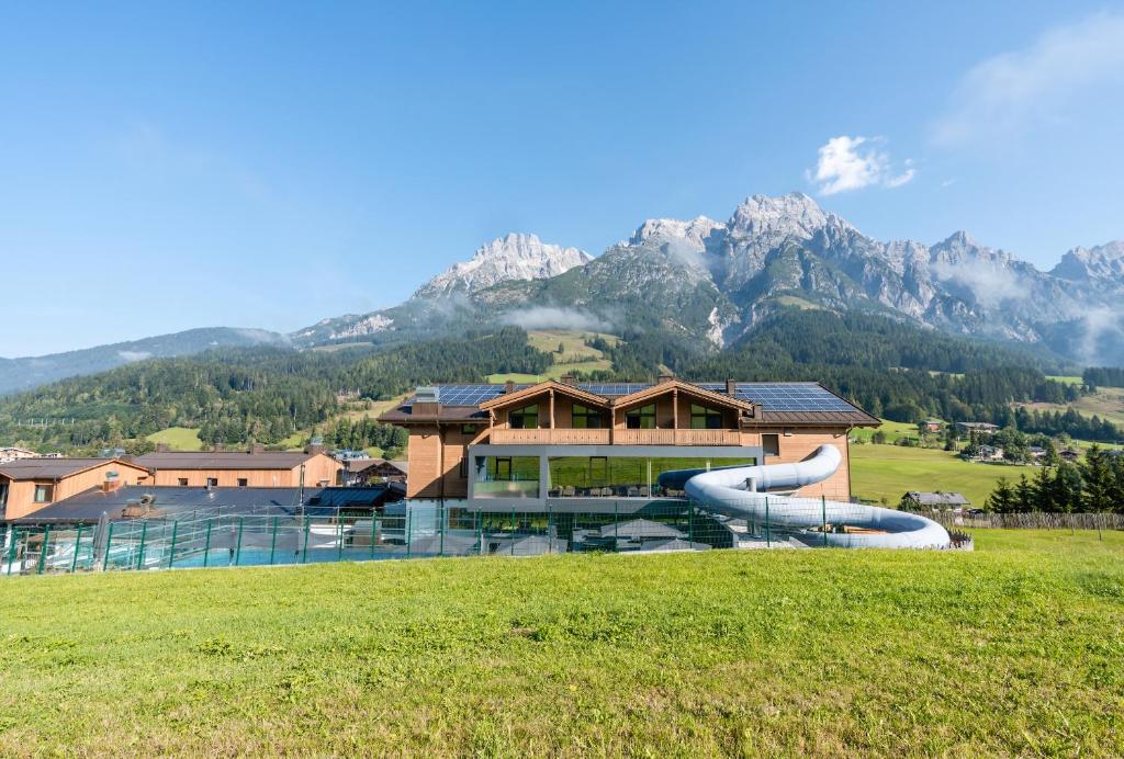 hotels with balcony in Leogang