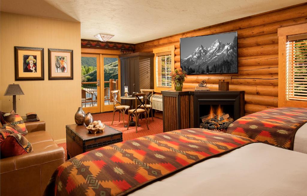 hotels with balcony in Wyoming