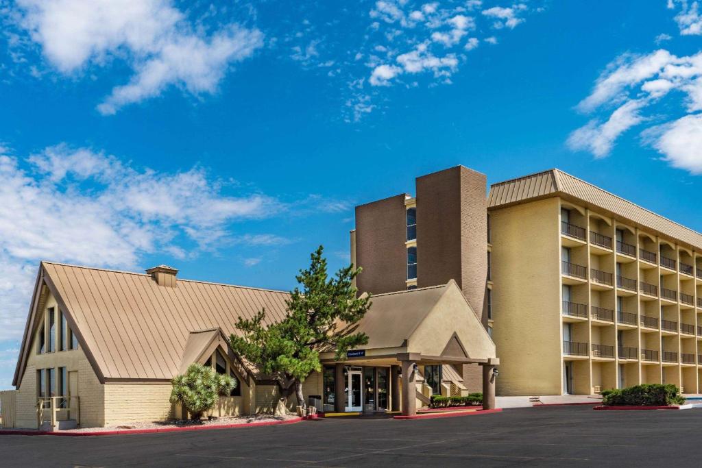 hotels with balcony in Albuquerque United States