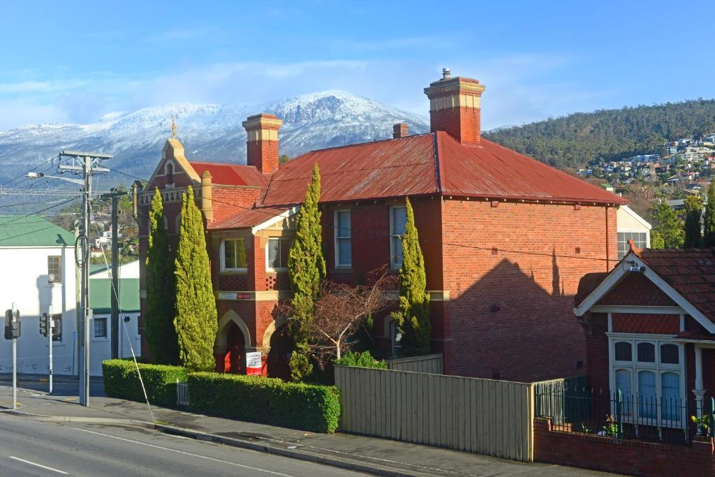 hotels with balcony in Hobart