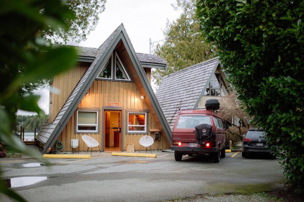 hotels with balcony in Vancouver Island