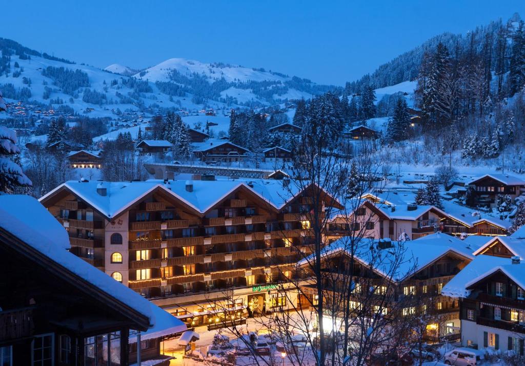 hotels with balcony in Gstaad