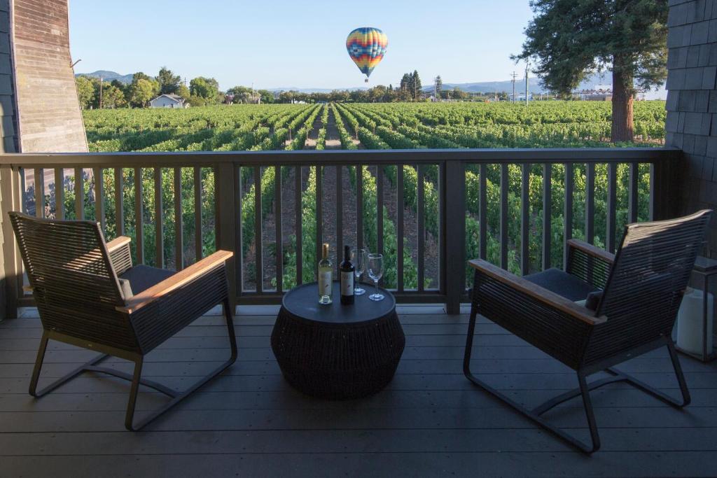 hotels with balcony in Napa