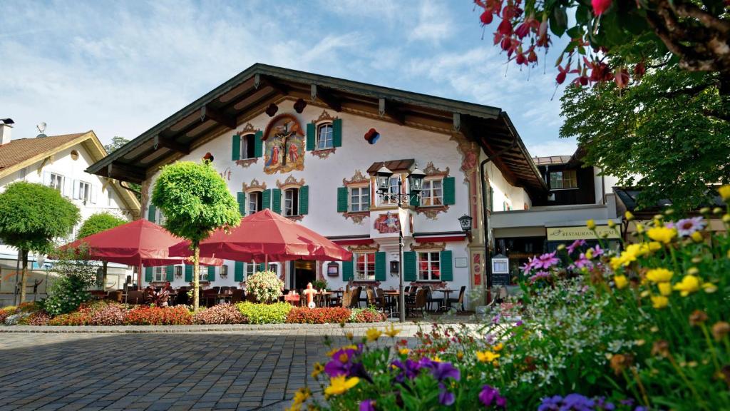 hotels with balcony in Oberammergau