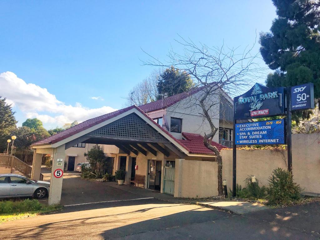 hotels with balcony in Auckland