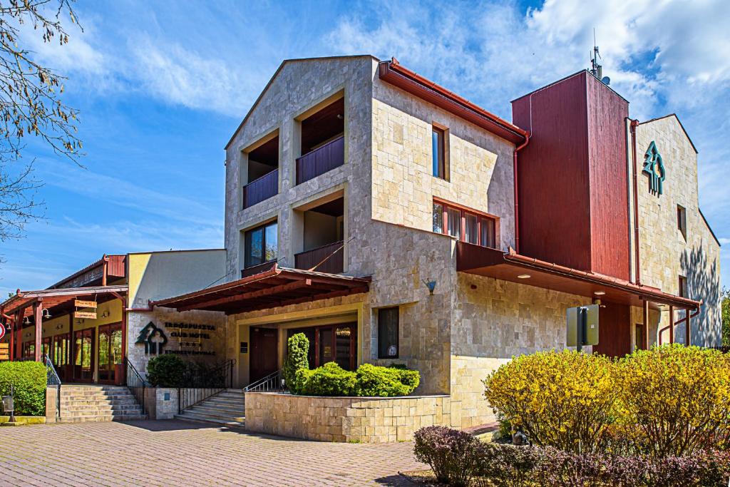 hotels with balcony in Debrecen