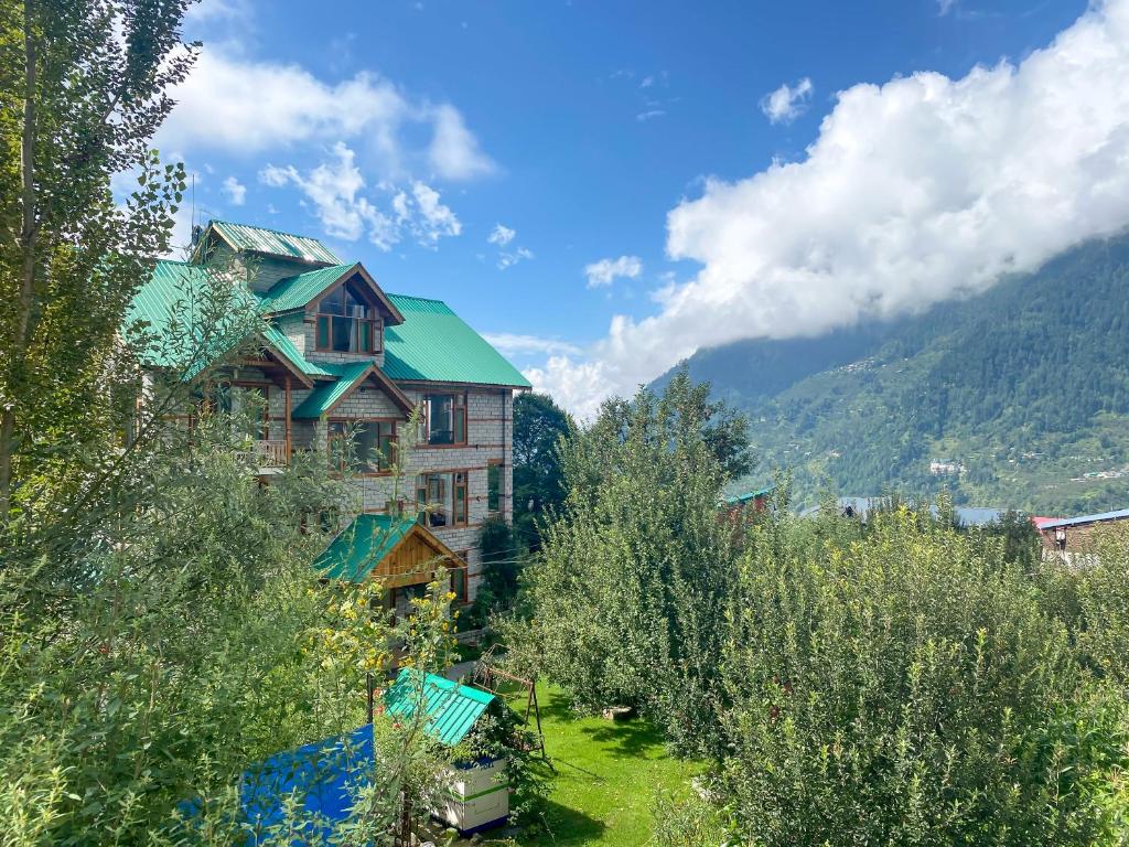 hotels with balcony in Manali