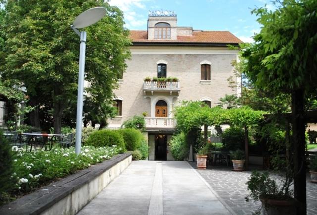 hotels with balcony in Perugia