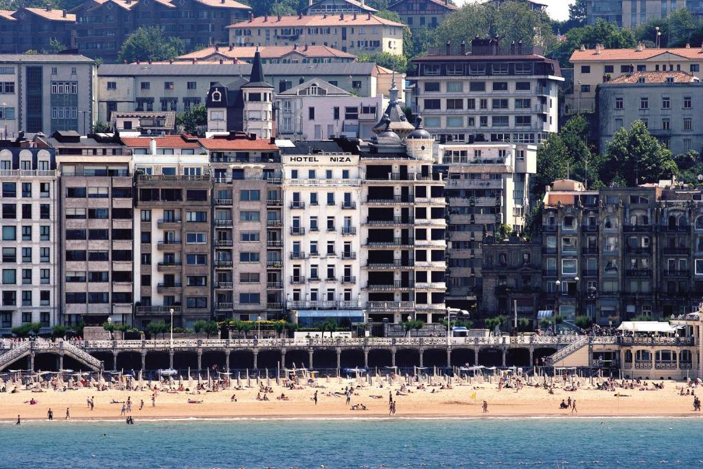 hotels with balcony in San Sebastian