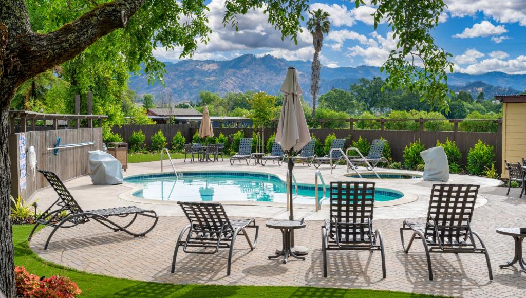 hotels with balcony in Calistoga