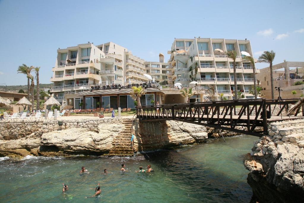 hotels with balcony in Jbeil