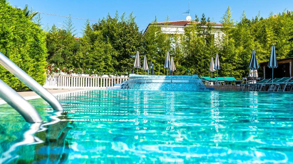 hotels with balcony in Lazise