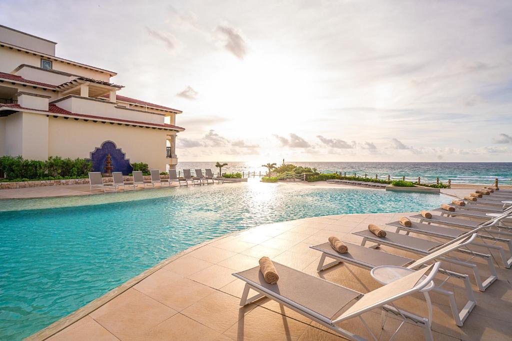 hotels with balcony in Cancun