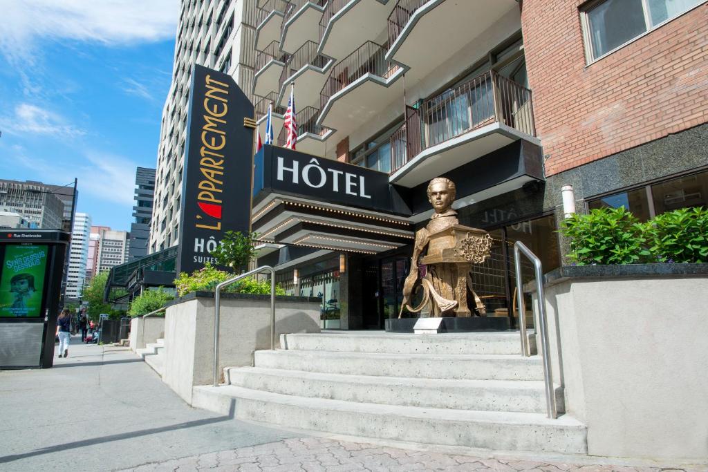 hotels with balcony in Montreal Canada Square Saint Louis