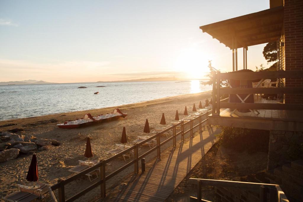 hotels with balcony in Follonica