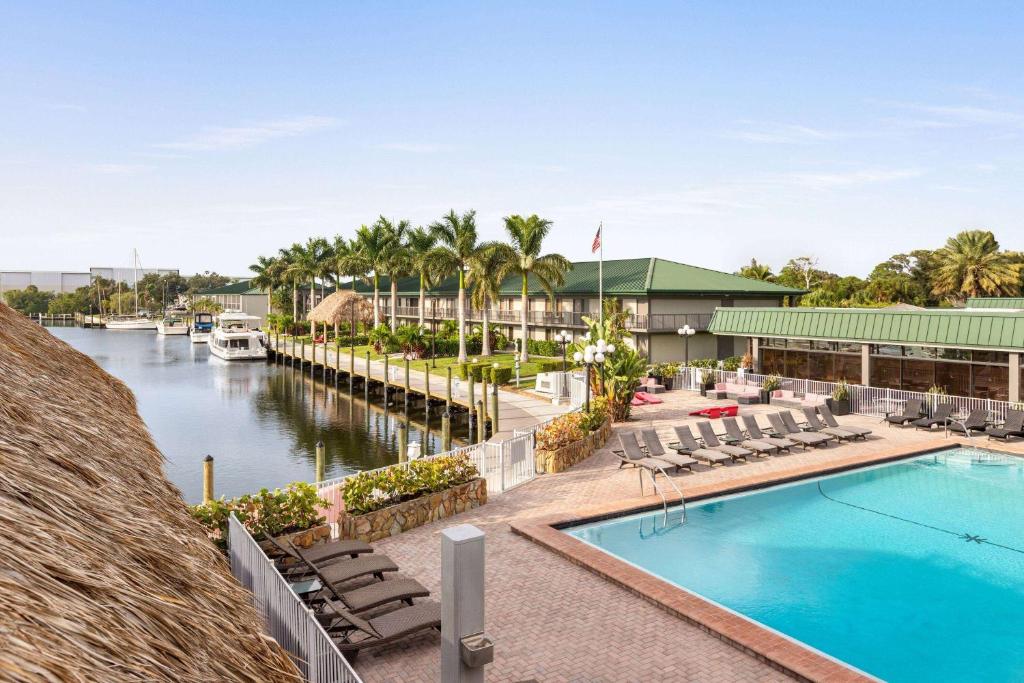 hotels with balcony in Sarasota