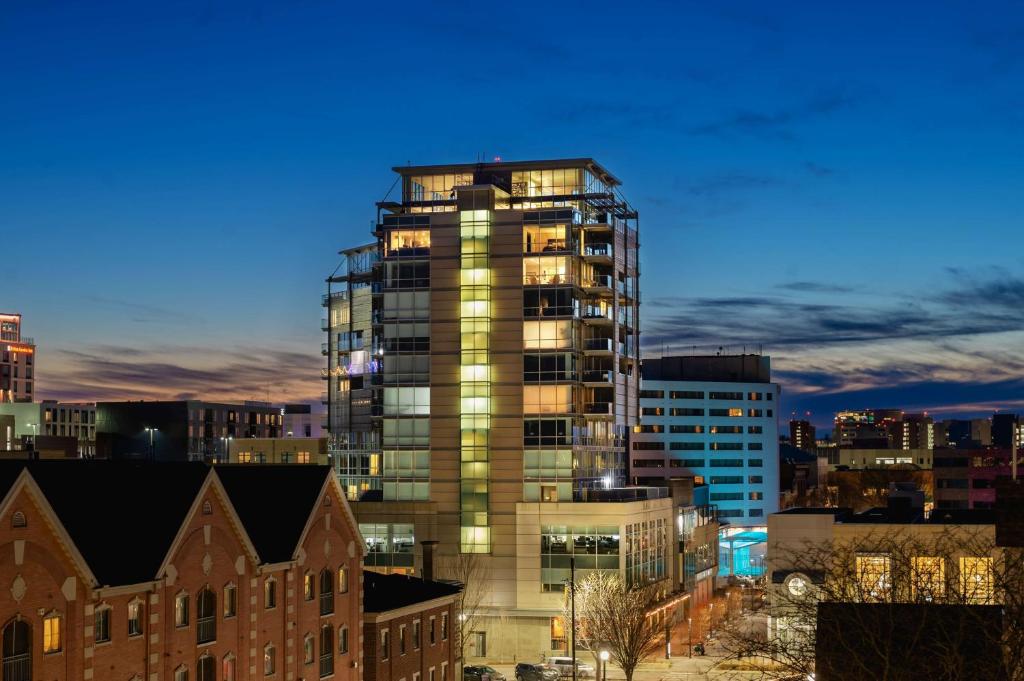 hotels with balcony in Iowa