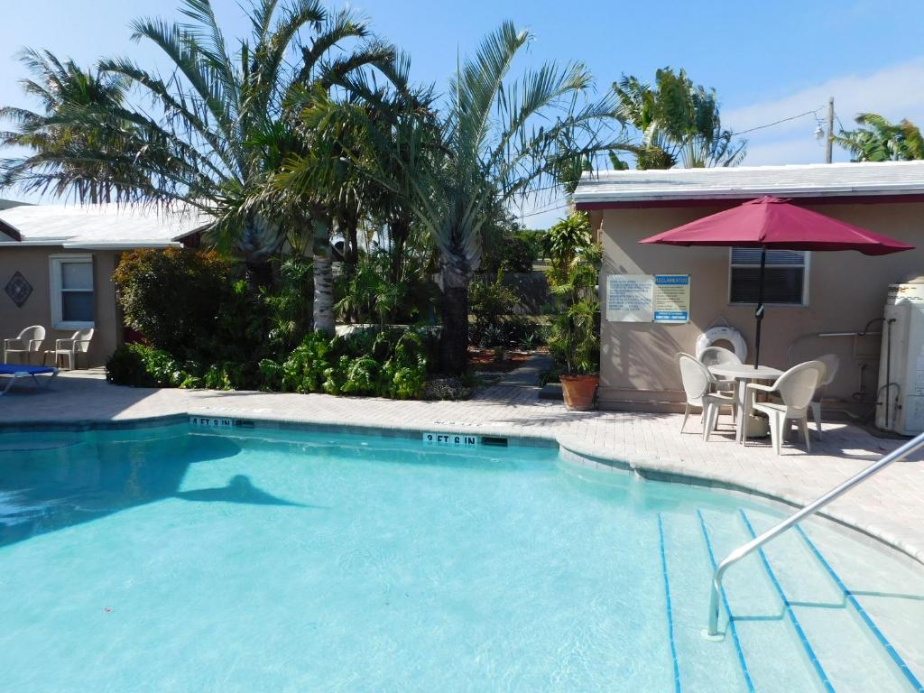 hotels with balcony in Fort Lauderdale The Fort Lauderdale Antique Car Museum