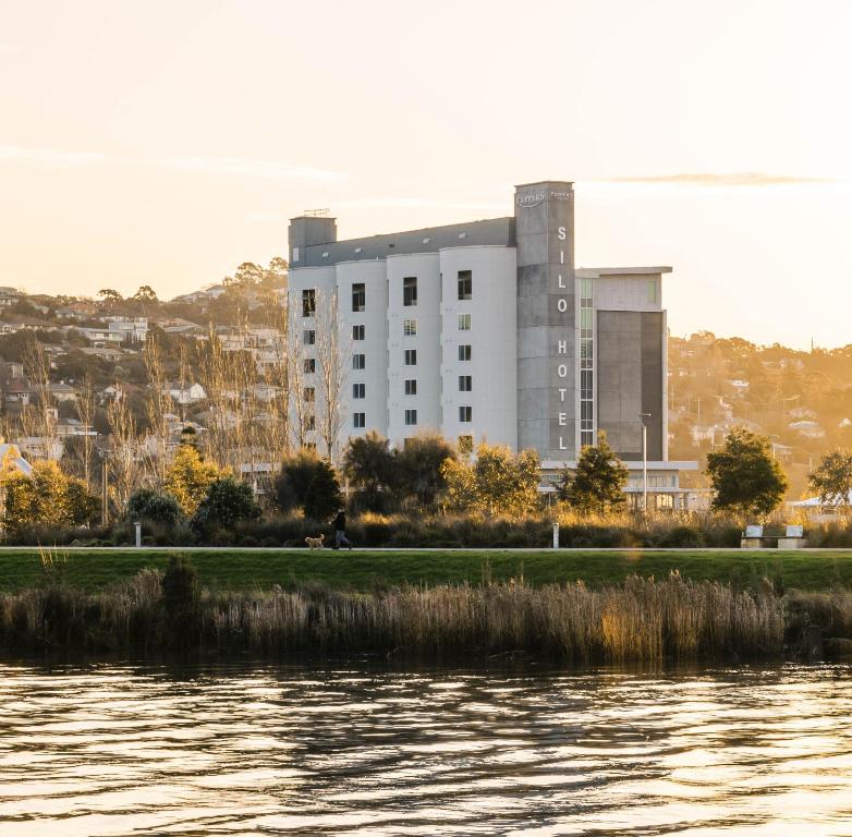 hotels with balcony in Tasmania