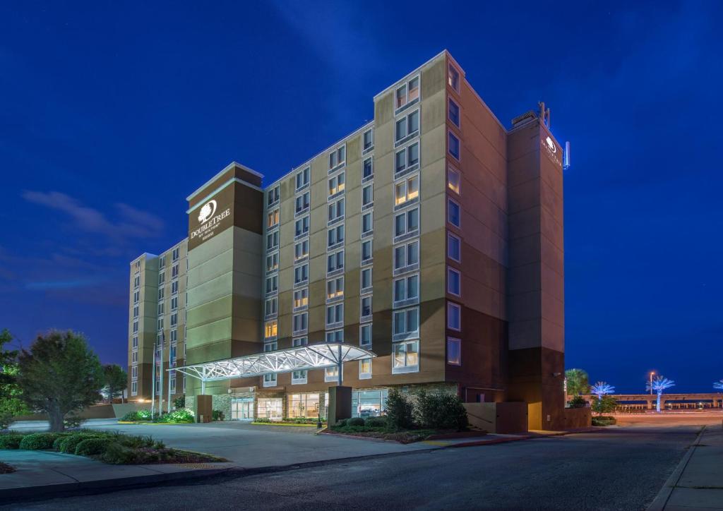 hotels with balcony in Biloxi