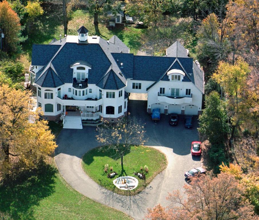 hotels with balcony in Maryland