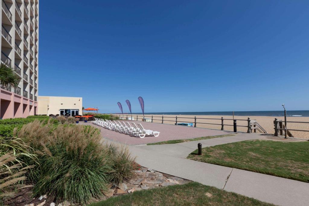 hotels with balcony in Virginia Beach