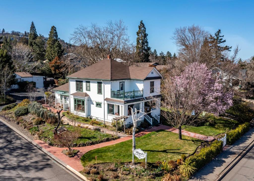 hotels with balcony in Oregon