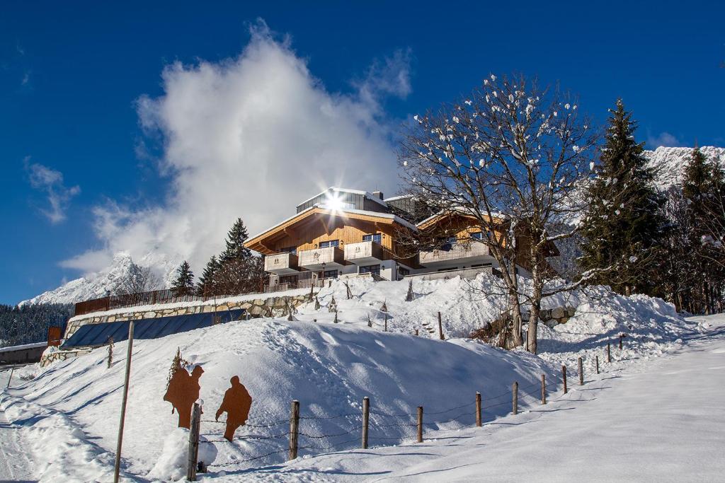 hotels with balcony in Leogang