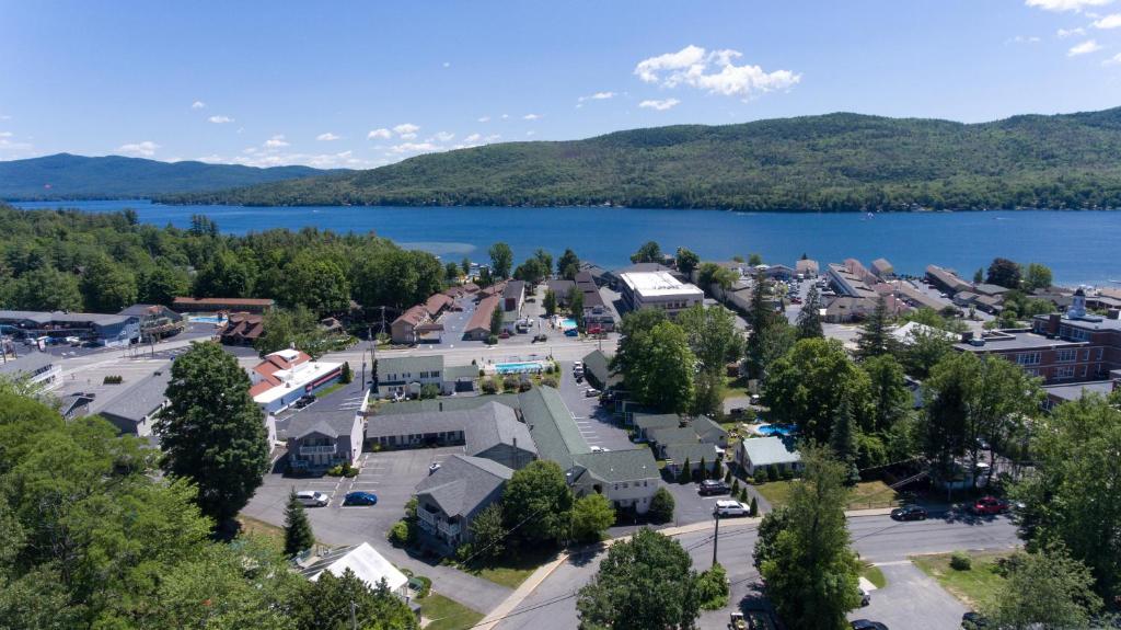 hotels with balcony in Lake George