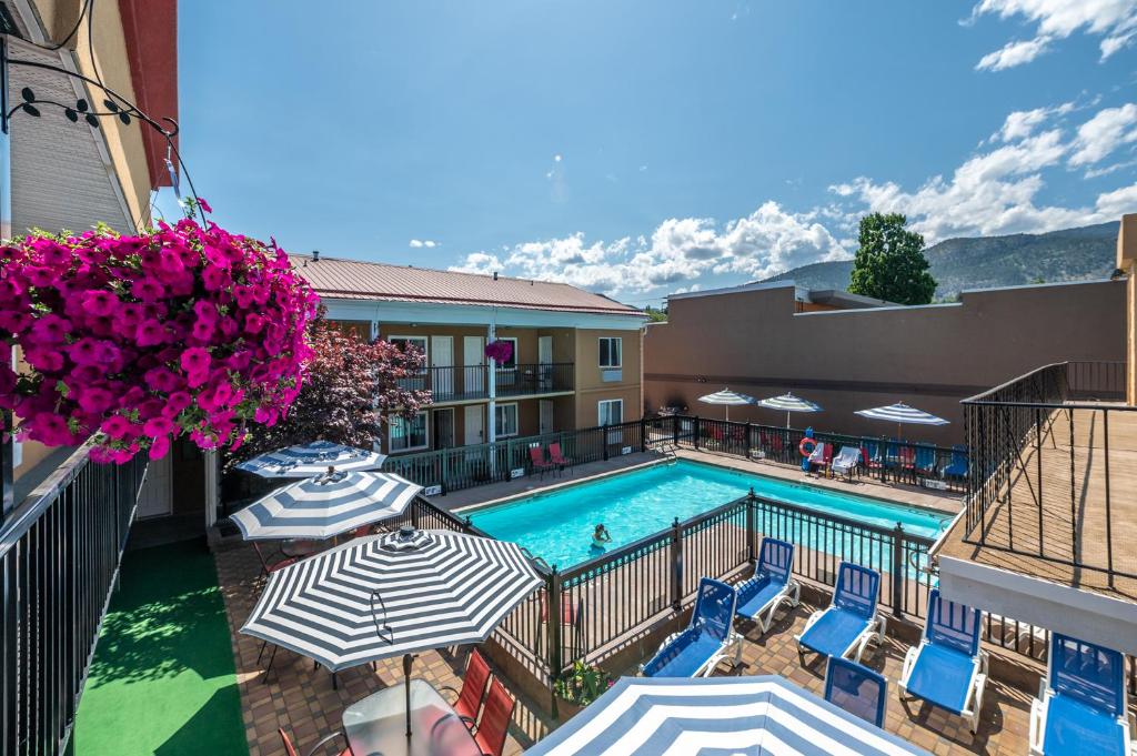 hotels with balcony in Penticton