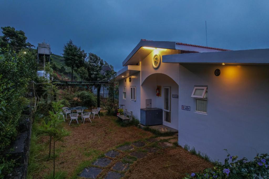 hotels with balcony in Kotagiri