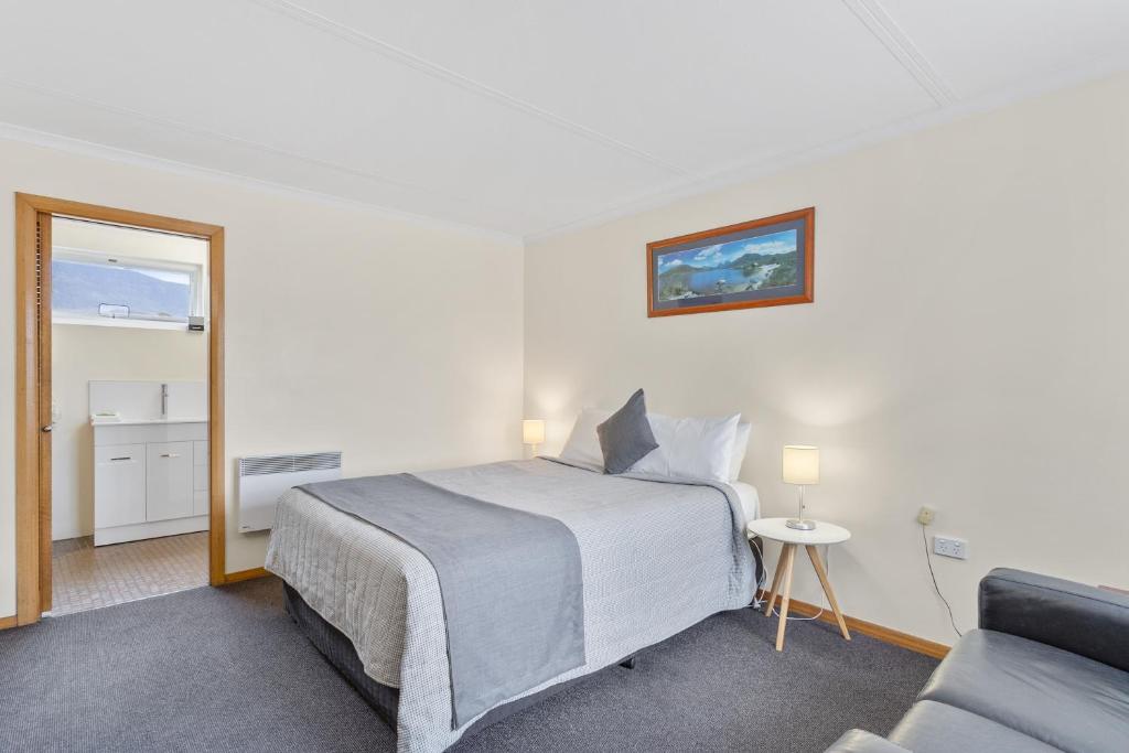 hotels with balcony in Hobart