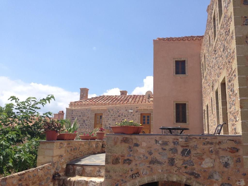 hotels with balcony in Monemvasia