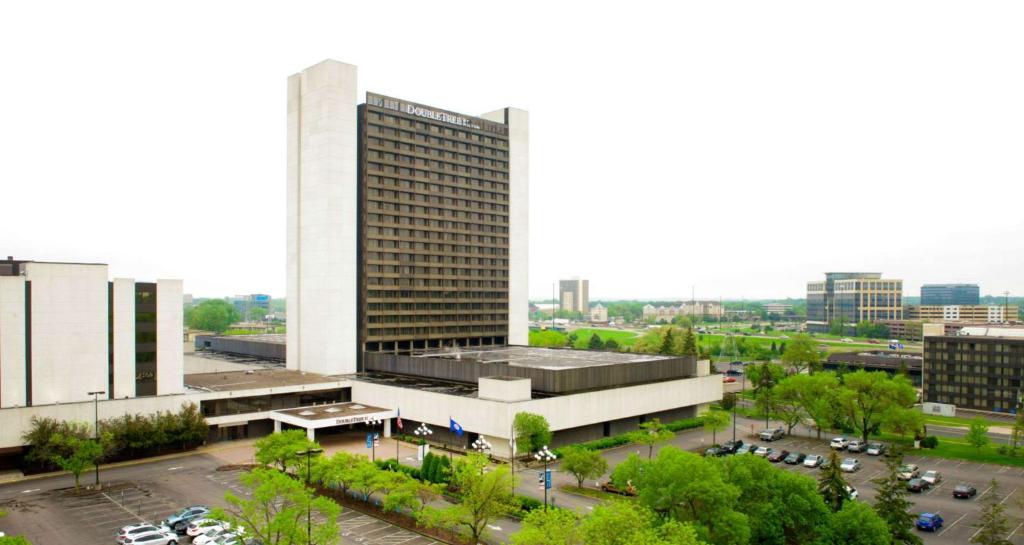 hotels with balcony in Minnesota