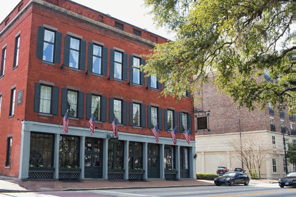 hotels with balcony in Savannah