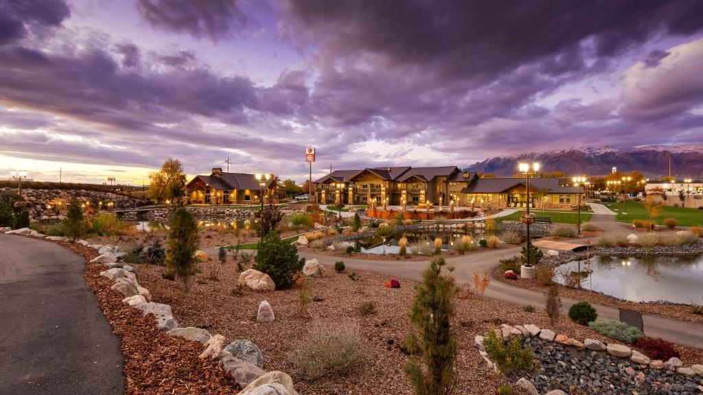 hotels with balcony in Ogden