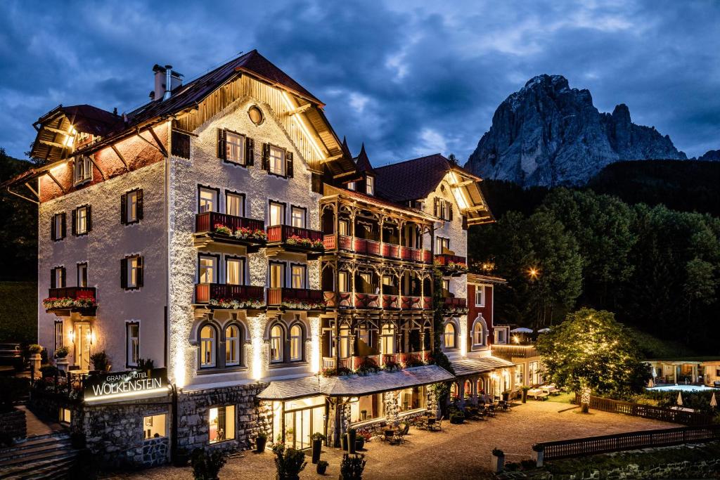 hotels with balcony in Selva Di Val Gardena