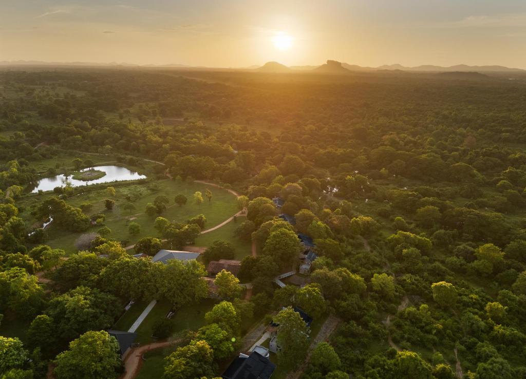 hotels with balcony in Sigiriya